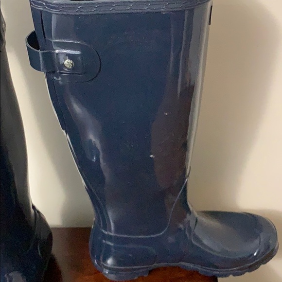 Hunter glossy boots size 7 barely worn like new - Picture 2 of 4